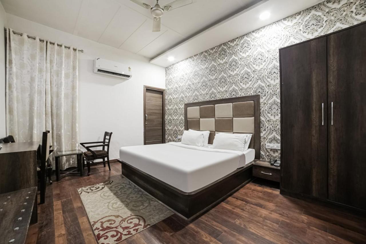 Townhouse Hollywood Heights Hotel Amritsar Buitenkant foto