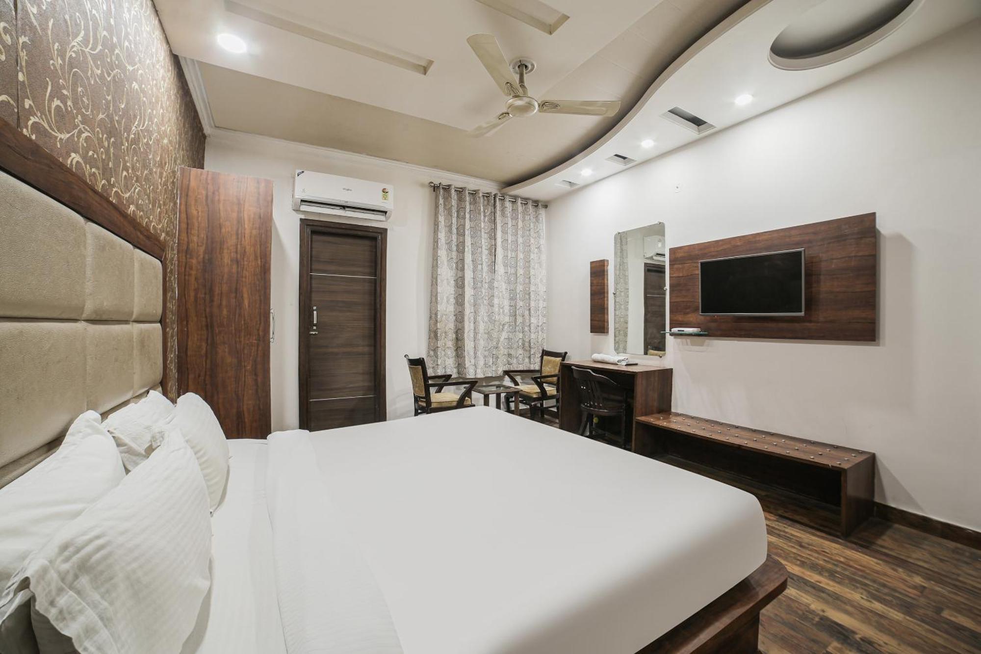 Townhouse Hollywood Heights Hotel Amritsar Buitenkant foto