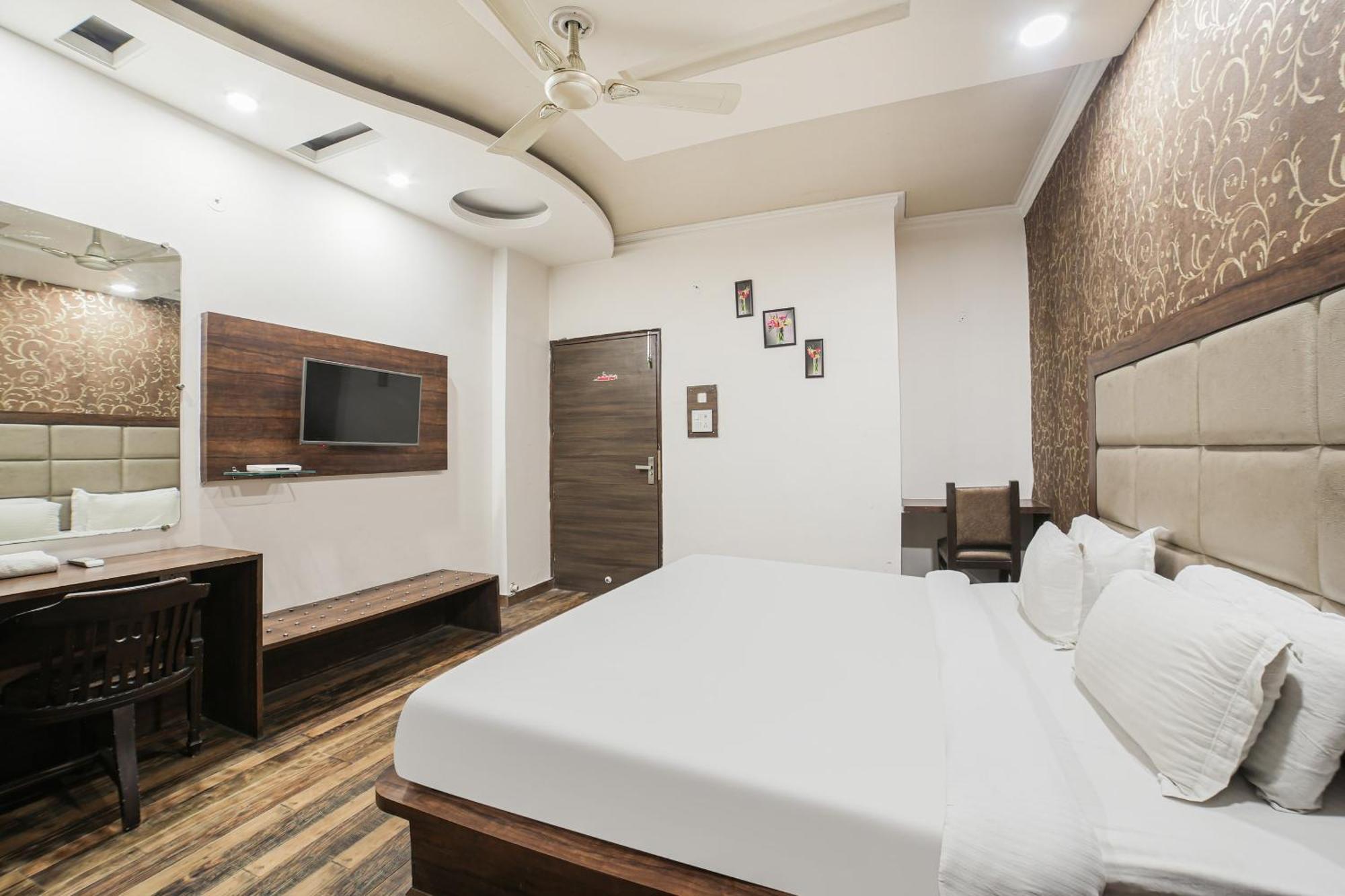 Townhouse Hollywood Heights Hotel Amritsar Buitenkant foto