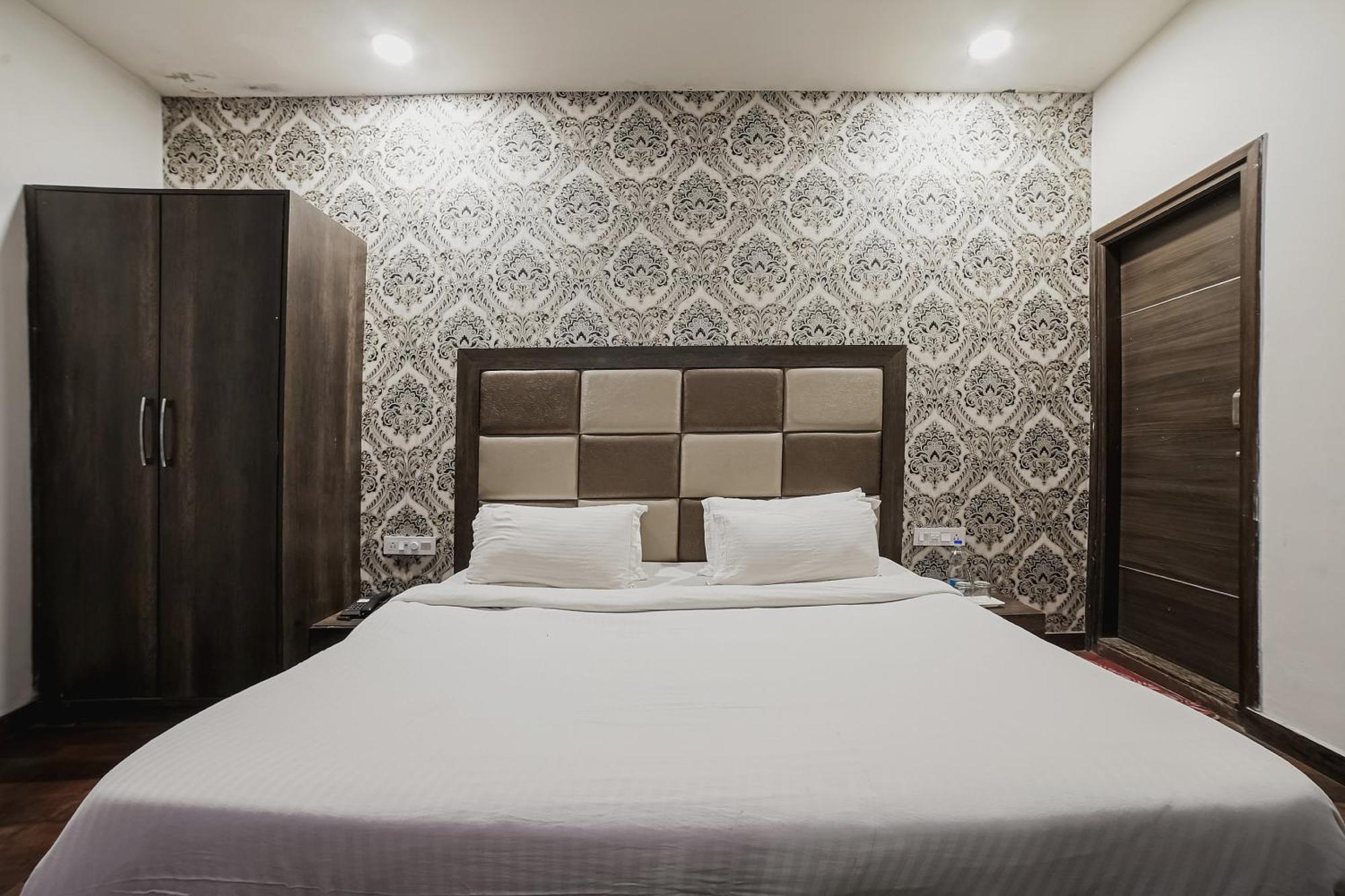 Townhouse Hollywood Heights Hotel Amritsar Buitenkant foto